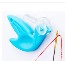 Load image into Gallery viewer, Needle Threader Hummingbird w/Cutter