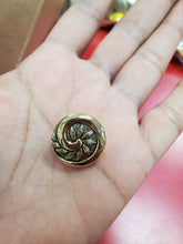 Load image into Gallery viewer, Vintage Floral Vine Antique Gold Shank Buttons