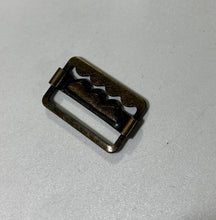 Load image into Gallery viewer, Grip Vest Buckles
