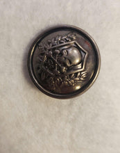Load image into Gallery viewer, Round Skull &amp; Crossbones shank button
