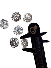 Load image into Gallery viewer, Rhinestone leave style button
