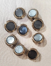 Load image into Gallery viewer, Shank Hickok round Buttons
