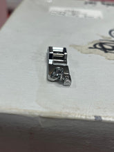 Load image into Gallery viewer, Roll hem foot (home machine)
